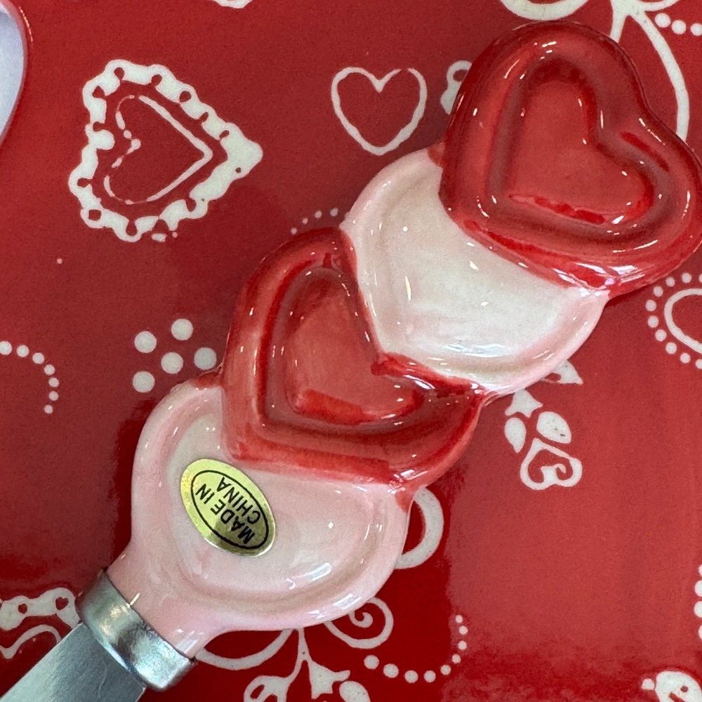 Heart-Shaped Red Decorative Plate with Spreader - Picture 3 of 8